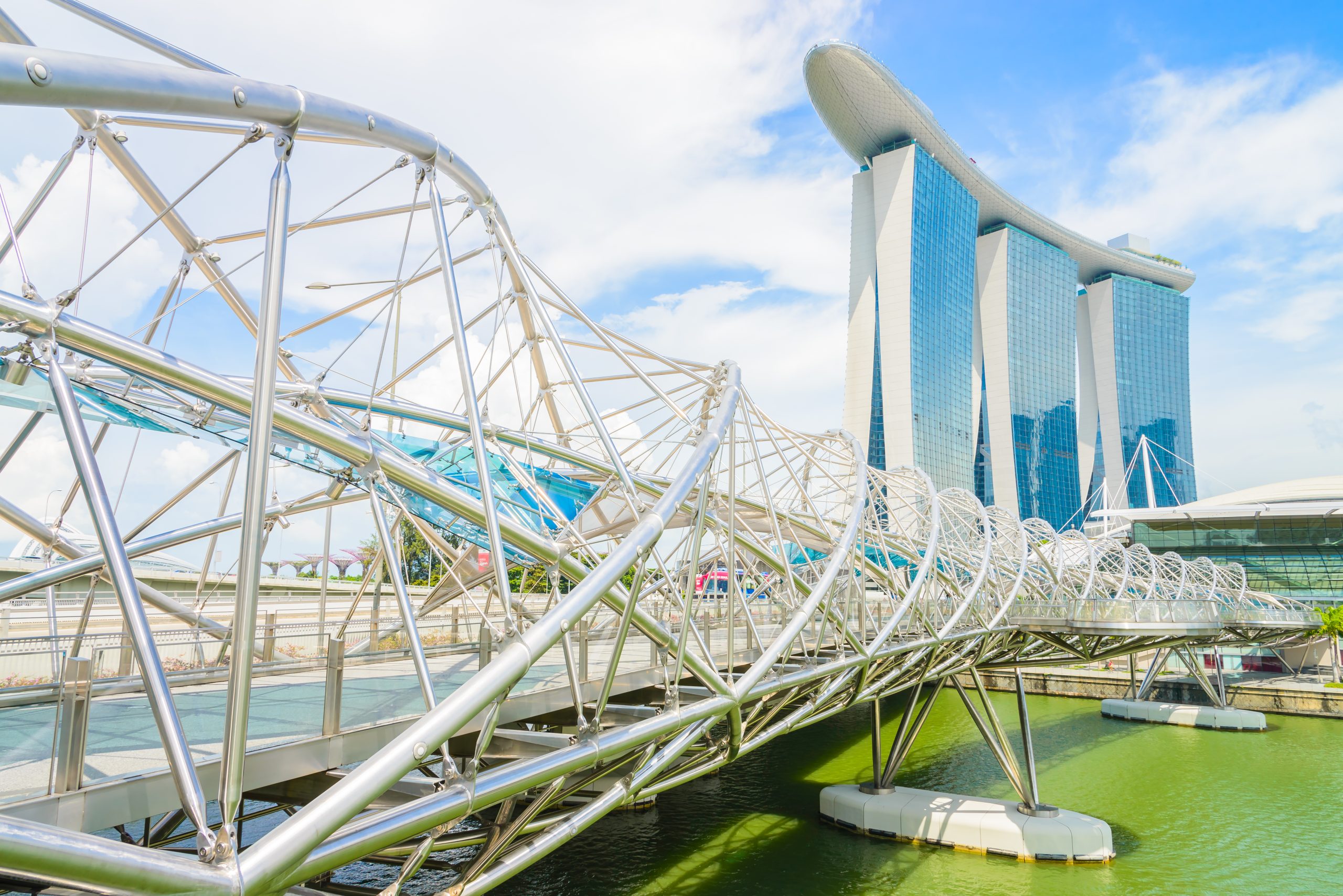 helix-bridge-with-marina-bay-building